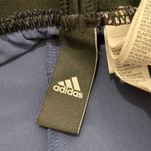 Women’s Adidas Shorts Pockets Athletic Stretchy Running Curved Hem M Navy Blue - Picture 9 of 13